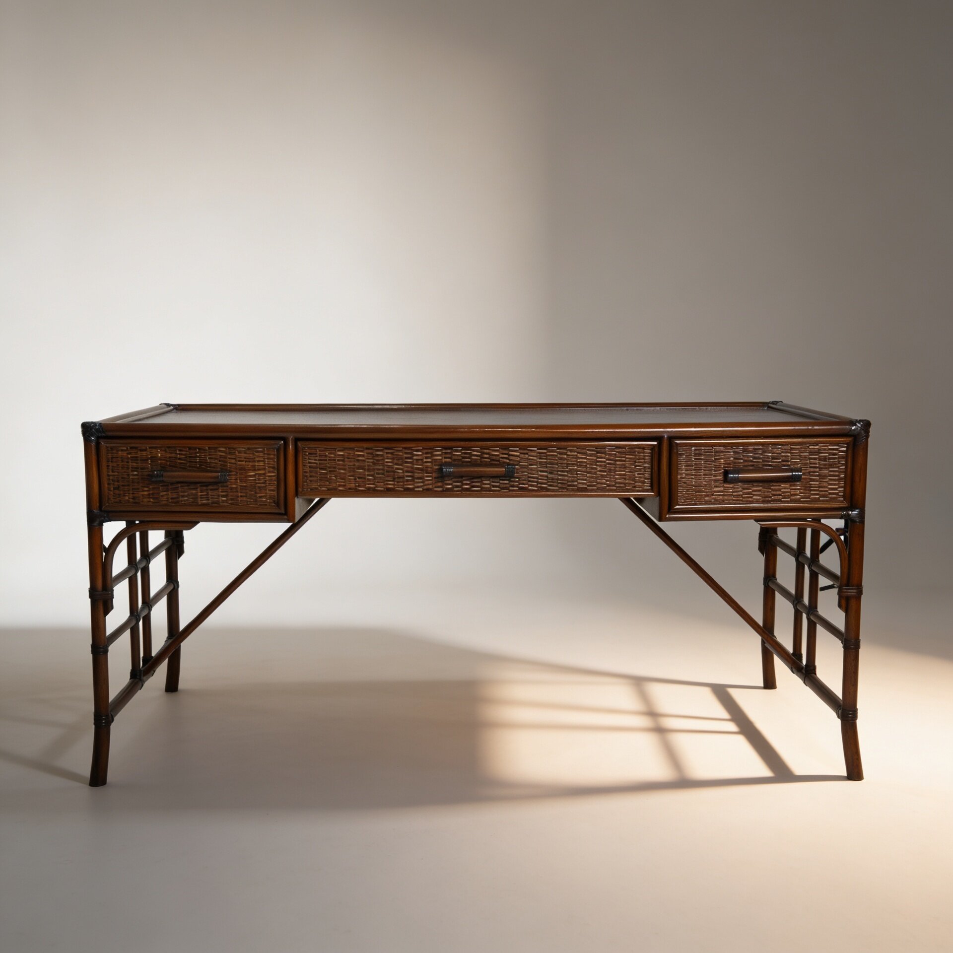 Luli Desk